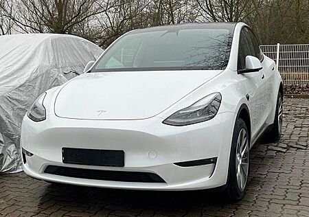 Tesla Model Y LR Dual Motor AWD NR Garage aus Berlin