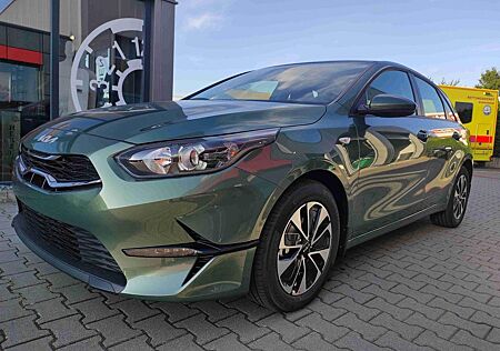 Kia Cee'd Ceed SPIN 1.5 T-GDI AT Kamera*Sitzheizung*APP...