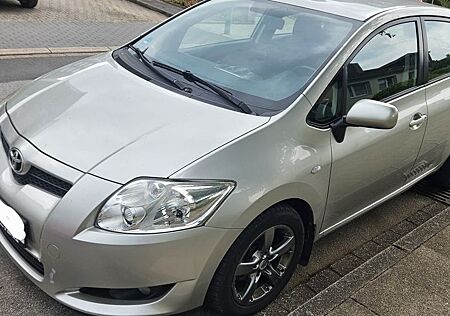 Toyota Auris 1.4 -