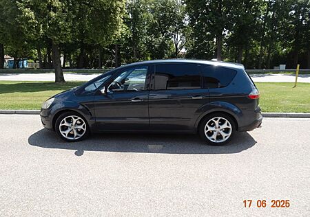 Ford S-Max 2,2TDCi 7-Sitzer. Der wahre Sportvan.