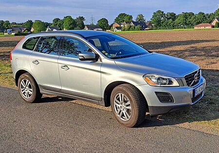 Volvo XC 60 XC60 D4 Momentum, Leder, AHK