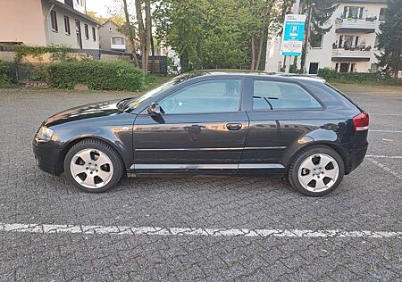 Audi A3 (8P) 2.0 TDI mit 140 PS, TÜV und 8-x Bereift