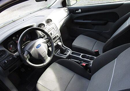 Ford Focus Lim. Style + 1.6 Klimaautomatik CD Euro4