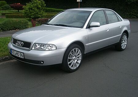 Audi A4 1.6 -