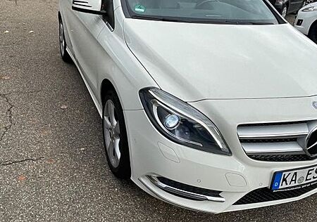 Mercedes-Benz B 180 BlueEFFICIENCY*Shz*Bi-Xenon*ABSTEMPO*