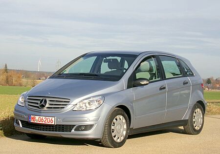 Mercedes-Benz B 170 B170 Automatik 1.HD AHK Service NEU! TÜV 7/27!