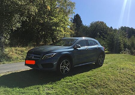 Mercedes-Benz GLA 200 AMG Line Alcantara, Navi, Xenon