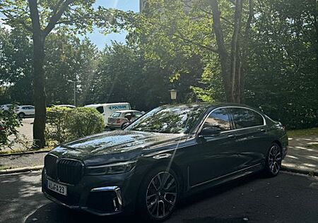 BMW 750Li xDrive - B&W M-Sport Panorama-Dach