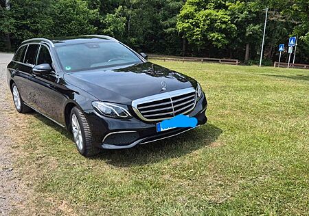 Mercedes-Benz E 220 E 220d T EXCLUSIVE Autom. EXCLUSIVE