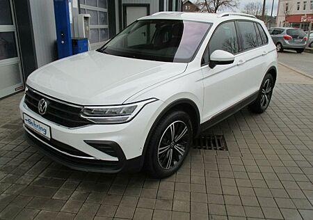 VW Tiguan Volkswagen 1,5 TSI DSG Active