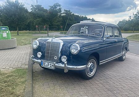 Mercedes-Benz 220