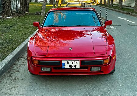 Porsche 944
