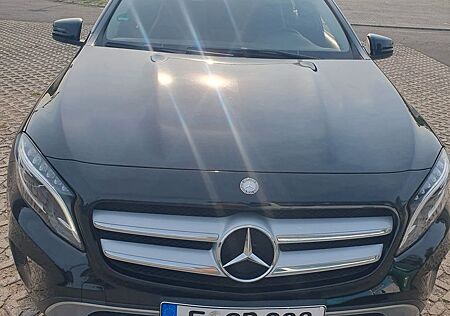 Mercedes-Benz GLA 180 -
