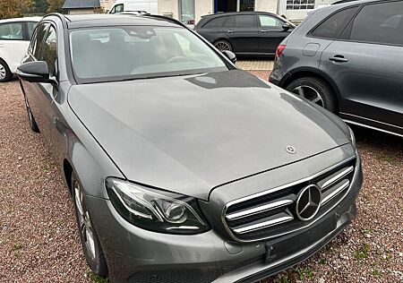 Mercedes-Benz E 220 T-Modell d 4Matic,Panoramadach,1.HD.!
