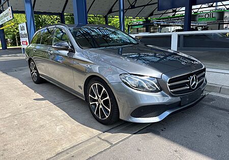 Mercedes-Benz E 220 d T Autom. -