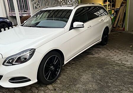 Mercedes-Benz E 220 BlueTEC BE T Edition AVANTG. Auto. Edi...