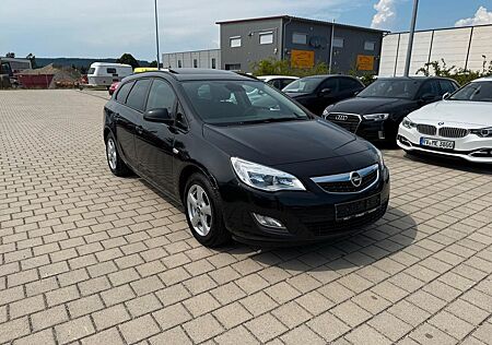 Opel Astra J Sports Tourer Design Edition / EURO 5