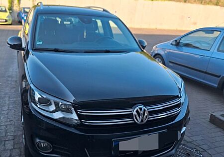 VW Tiguan Volkswagen 2.0 TDI BlueMotion Tech Sport & Style...