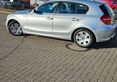 BMW 116i -Silber metallic