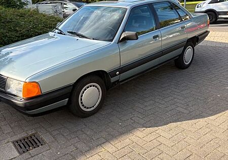 Audi 100