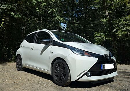 Toyota Aygo (X) Aygo (X) 1,0-l-VVT-i x-play touch x-play touch