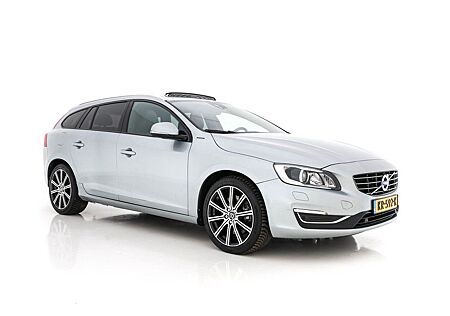 Volvo V60 2.4 D6 AWD Twin motor Summum Aut. *PANO | NA