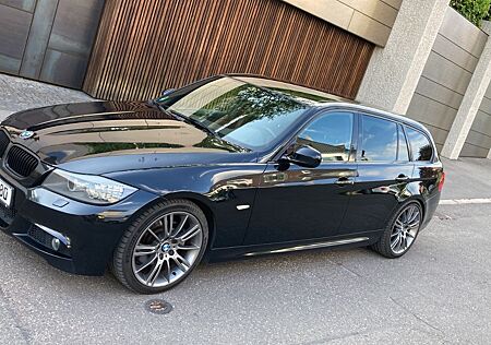 BMW 330d M-Edition,Top Gepflegt Navi,AHK,Xenone
