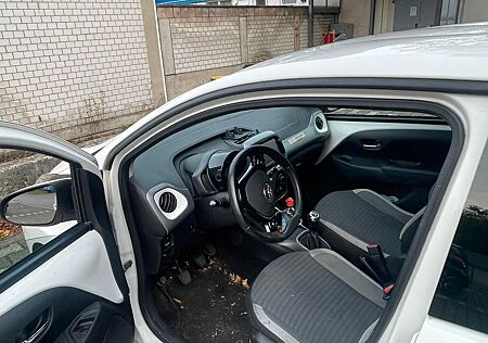 Toyota Aygo (X) Aygo (X) 1,0-l-VVT-i x-play x-play