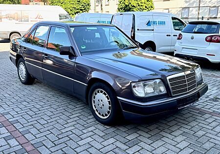 Mercedes-Benz 200 E