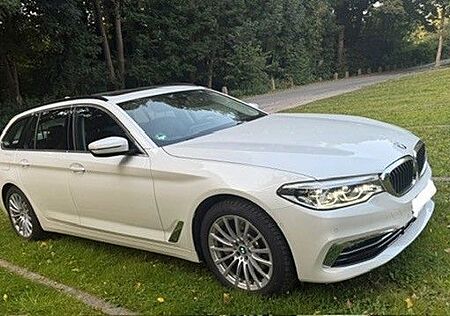 BMW 530i Touring Luxury /Pano/HUD/Leder/CAM/LED+