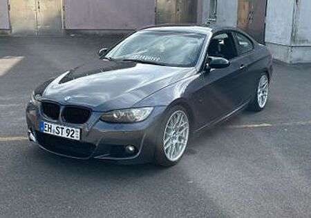 BMW 325i Coupé - e92