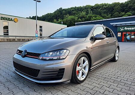 VW Golf Volkswagen 2.0 TSI GTI Performance Alcantara PDC SHZG