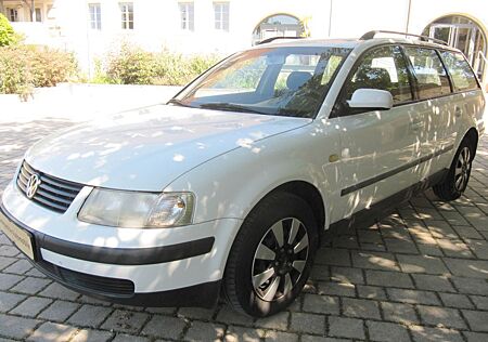 VW Passat Variant Volkswagen 1.6, 3B, AHK abnehmbar, 2.Hand