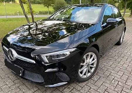 Mercedes-Benz A 220 DCT - 4 Matic NAVI CAM UVM