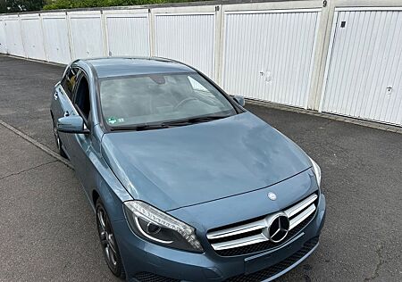 Mercedes-Benz A 180 BlueEFFICIENCY Urban Top Zustand