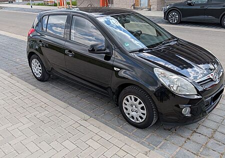 Hyundai i20 , HU neu, Klimaanlage, 8-fach bereift