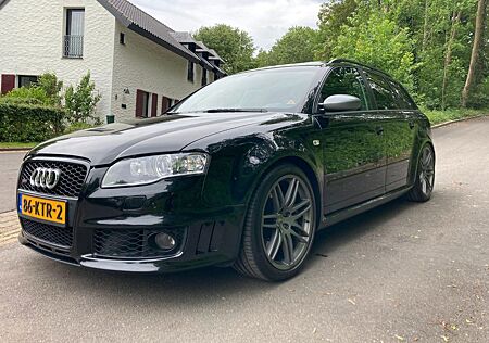 Audi RS4 4.2 quattro Avant -