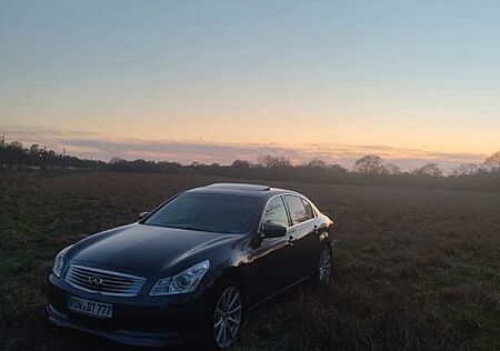 Infiniti G37 37x V6 AT -