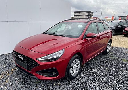 Hyundai i30 Kombi STYLE NAVI RFK PDC v+h 1.5 MPI 70,6...