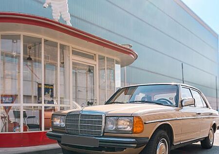 Mercedes-Benz 230