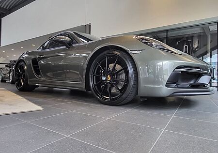 Porsche 718 GTS 4.0 · Handschalter · Aventuringrün