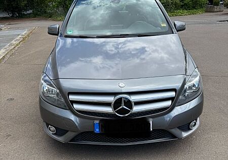 Mercedes-Benz B 180 - nur 49.000 km