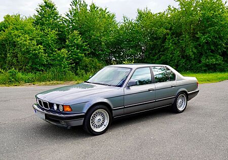 BMW 730i E32 V8 3.Hand scheckheftgepflegt