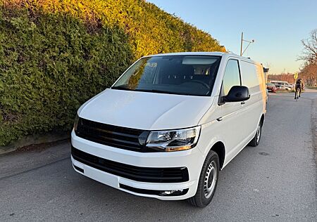 VW T6 Transporter Volkswagen mit Multivan Front sehr gepflegt