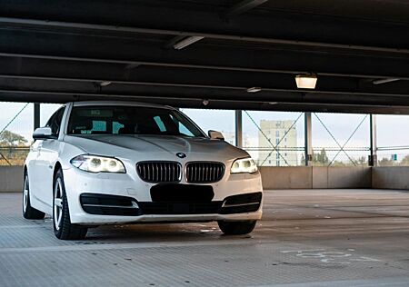 BMW 520d xDrive Touring A Luxury Line Luxury Line