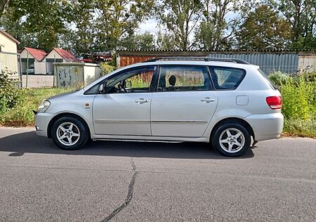 Toyota Avensis Verso 2.0 Klima / 7-Sitze