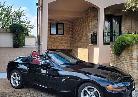BMW Z4 2.2i -Top Zustand,TÜV Neu,PDC,Klima,8bereift