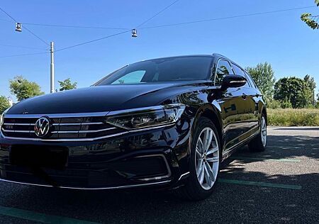 VW Passat Variant Volkswagen Passat Var. GTE *STANHZ*IQ.Li*NAVI*RFK*ACC*GARAN