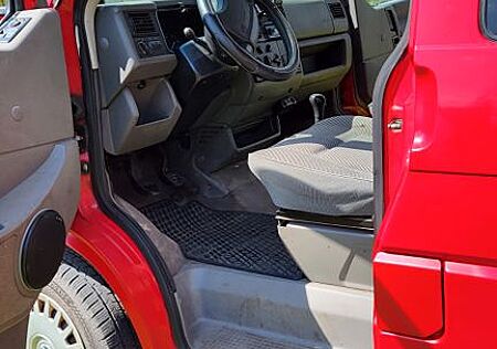 VW T4 Caravelle Volkswagen 2,5-l-Diesel TDI 75kW Standard