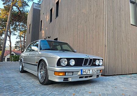 BMW 524